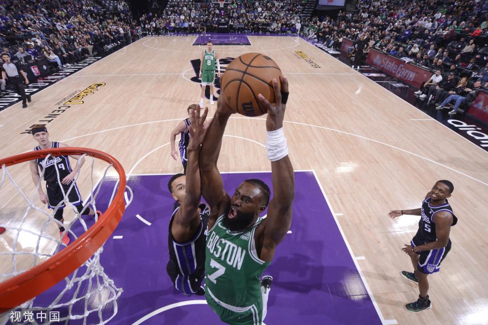 台上大放异 台上大放异